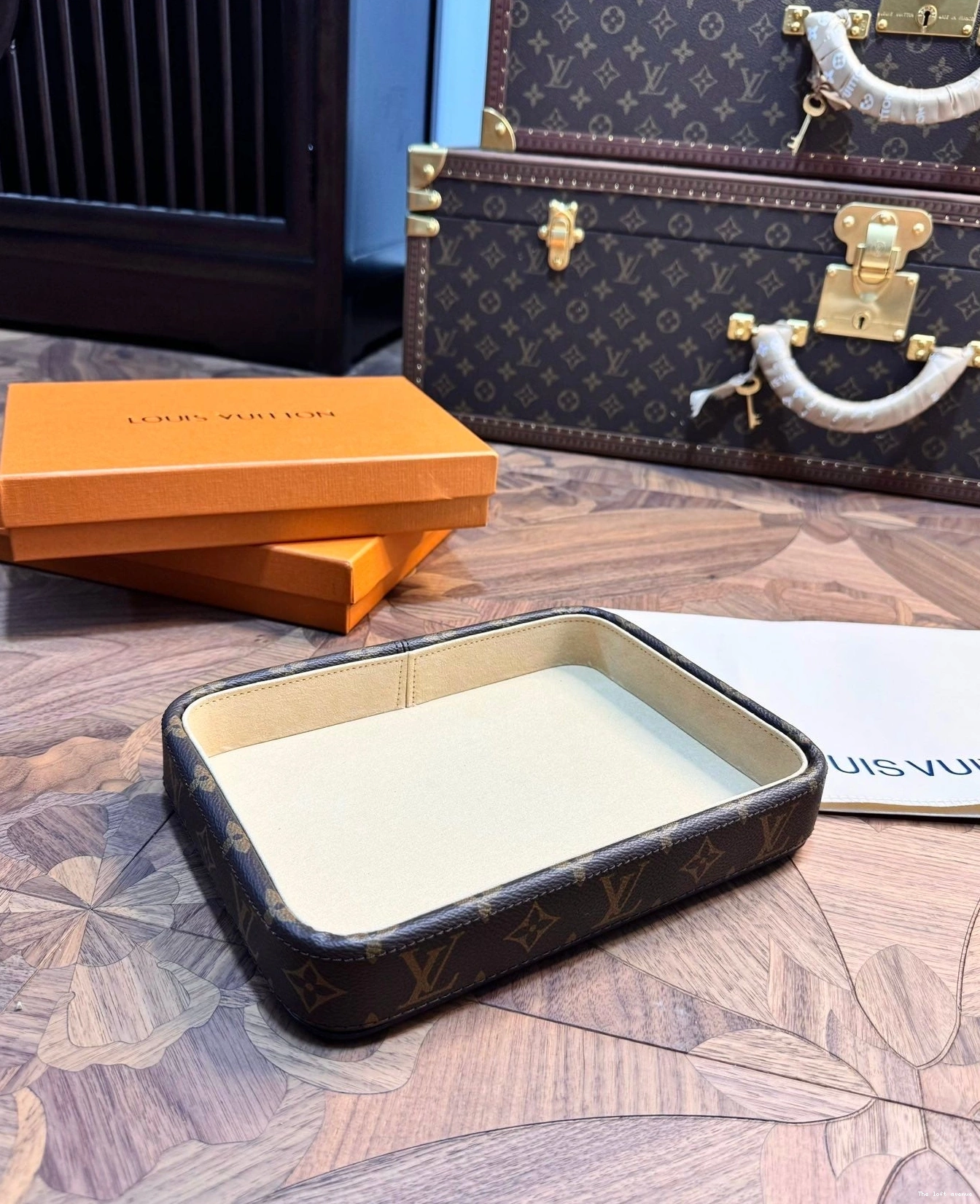 LV TRAY CUSTOM VALET 0731